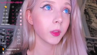 oh_honey_ young girl masturbates lips sex