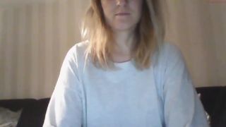 nugatdream tasty babe fucks her anus