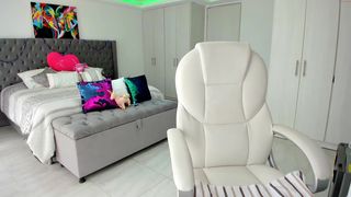 natalie_clark1 busty lady posing in fr