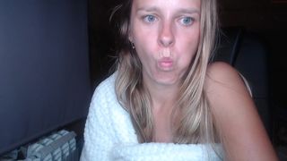 kissyouwant Charming female