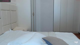 evasisi naughty female shows big tits