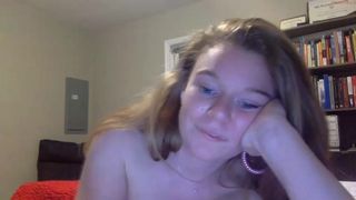 kassidylane fingering her pussy