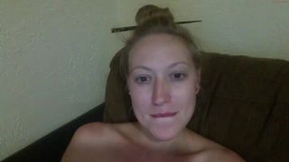 pregnant_annah gorgeous brunette girl passionately sucks dildo