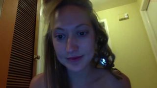 pregnant_annah beauty fucks her holes with dildos