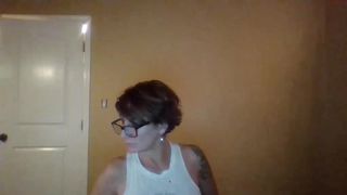 piperpiper busty woman chatting in chat
