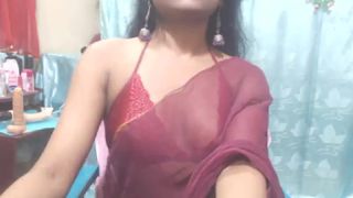 priya_jiya adult bitch gently caresses vagina
