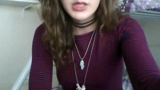 YaGirlDubs pulls hand clit