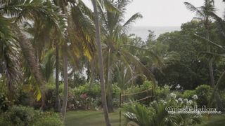 FloraBella_ black-haired babe jerks off her cunt