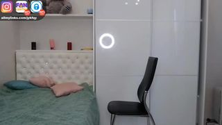 jykfqy tasty  cam girl  fucks her ass furiously