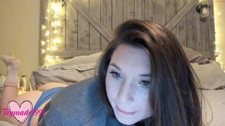 taymade1991 busty babe gently caresses her pussy