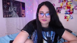 suck_mykiss cute babe showing slut shapes