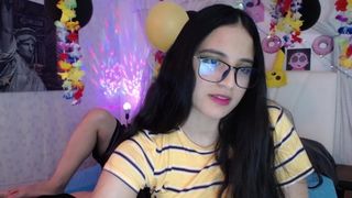 suck_mykiss hot babe fucks both holes