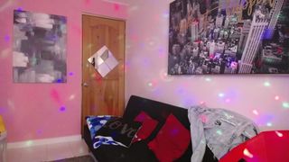 simone_kloss experienced trash cram hand in both their holes