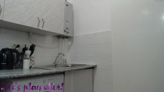 _space_pussy_ chaturbate gorgeous babe fucks her shaved pussy