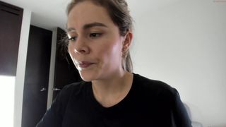 xhxoxtxsxex chaturbate exquisite young lady caresses shaved holes