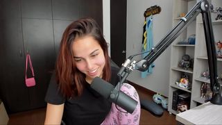 laura_cornett sweet chick fucks both holes