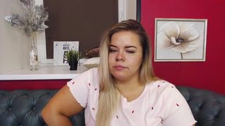 rita_maliby chaturbate attractive chick is pounded with a bottle in the ass.
