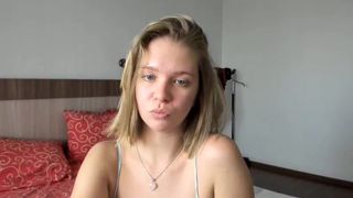 wondervera chaturbate naked handjob on the floor