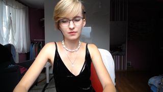 sunny_nicole stunning babe banging her vagina deeply