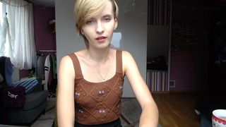 sunny_nicole undresses and shows puffy bread