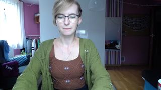 sunny_nicole bitch in high heels and her sexy legs