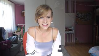 sunny_nicole Peppy young lady