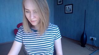 stretchinggirl Beautiful blonde