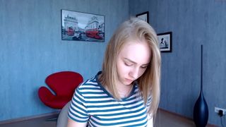 stretchinggirl crazy bitch furiously masturbating cunt