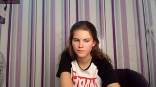 clary_curve chaturbate mature chick pulls pussy