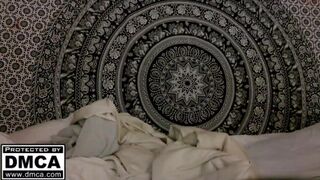 besseeee chaturbate writes pen on boobs and ass