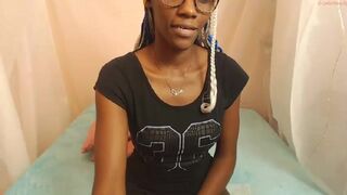 amber_dreams chaturbate skinny female rubs herself with oil