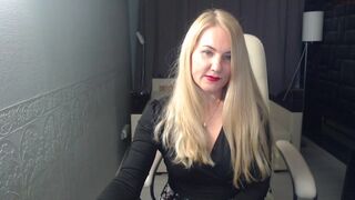 _wandering_angel chaturbate tender blonde squeezes boobs