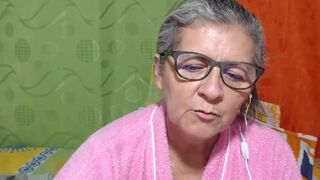 candy_mature_ chaturbate rubs and fucks her pussy