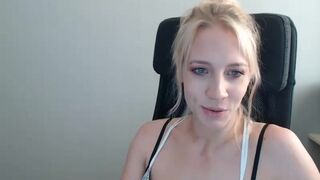 kimidrew chaturbate stunning slut dabbles with dildo
