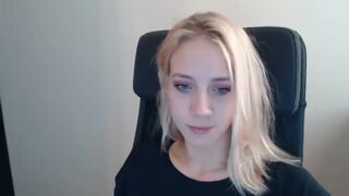 kimidrew chaturbate blonde slut caresses sex lips