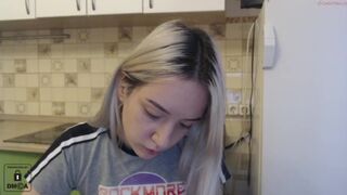 wunvmw chaturbate girl's insatiable pussy