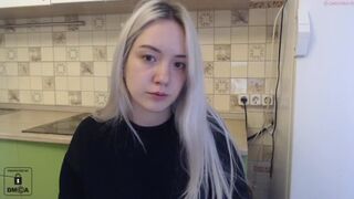 wunvmw chaturbate excellent body gives pussy