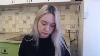 wunvmw chaturbate young beauty seduces the virgin body
