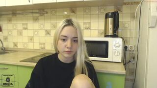wunvmw chaturbate nude rune opened her pussy