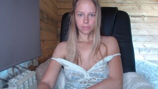 i_want__you_ chaturbate beautiful girl eagerly rubs her clit