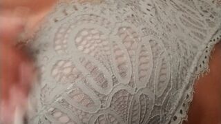 lizzy  onlyfans elite woman pulls a cap