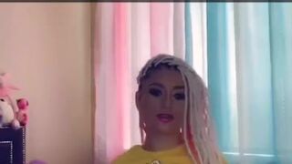 daizha morgann onlyfans caresses the clitoris under the table