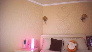 larissaone Busty shlendra