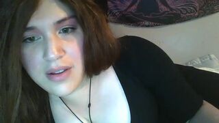 klanashy charming babe undresses and jerks off