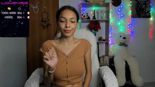 keygr05 gorgeous young lady jerks both holes