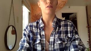 highpillows charming babe poses nude in front of the webcam