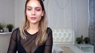 princess_dream cute posing in fries