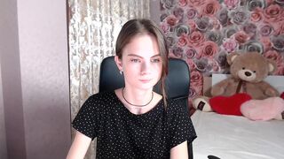 little_cookies gorgeous blonde with a beautiful figure erotically dancing naked