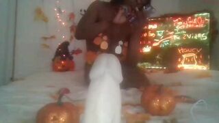 honeyhotsauce greedily fucks her pussy