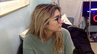 alicakes19 crazy bitch hard fingering both holes